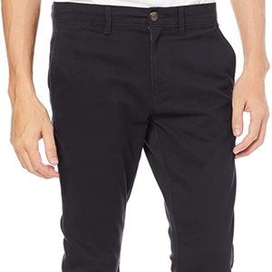Amazon Essentials Men's Skinny-Fit Casual Stretch Black Chino Pant